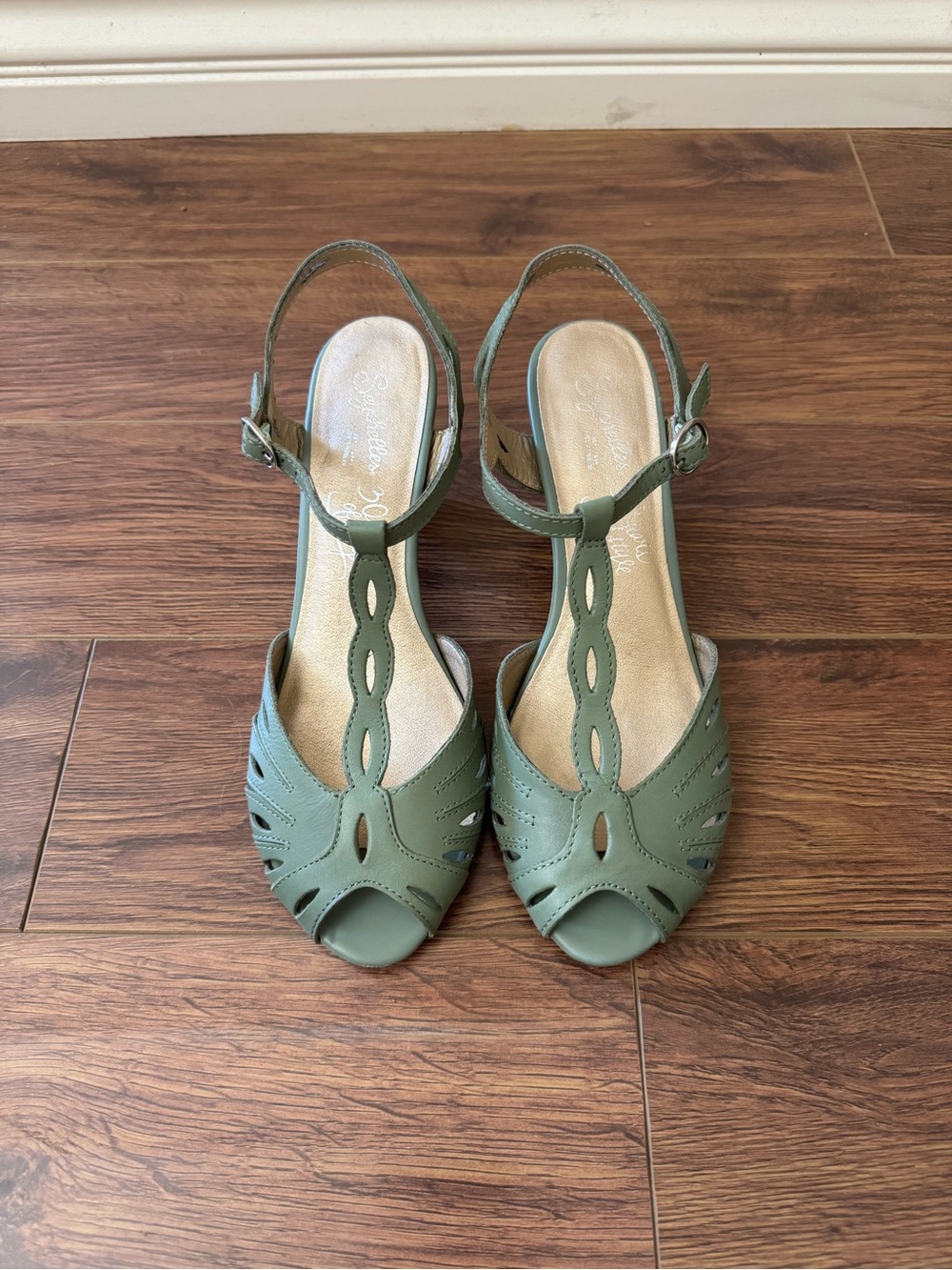 Seychelles Seafoam Green T-Strap Peep Toe Heels (Size 9) - NIB - Picture 2 of 4